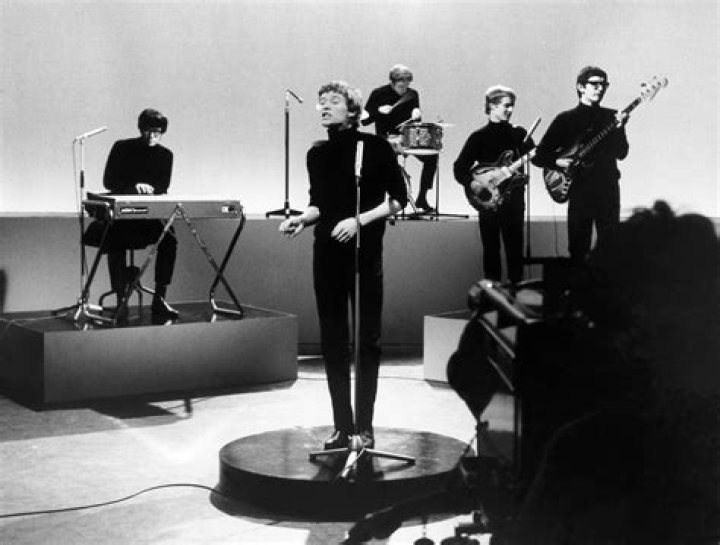 Clive Davis: The Man Behind the Music and the Artists He Discovered